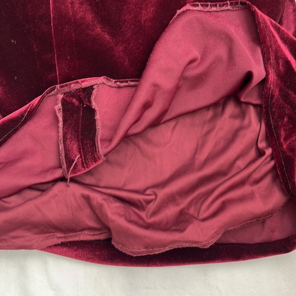 V Neck Burgundy Velvet RenzRags Bridesmaid Dress Size 10 - Picture 12 of 12